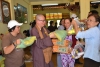 HCM: Đạo tràng Tịnh Độ Thiền viện Vạn Hạnh tặng quà từ thiện tại Bến Tre
