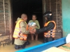 Ban Trị sự Phật giáo huyện A Lưới cứu trợ bà con gặp khó khăn trong lũ lụt xã Phú Thanh