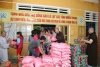 TT. Huế: Tặng quà cứu trợ đồng bào lũ lụt tại huyện Phong Điền và Nam Đông