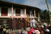 HT. Thích Huệ Tâm, trú trì chùa Bảo Sơn - Đồng Nai tặng quà từ thiện tại huyện A Lưới