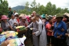 Chùa Phước Hòa (Quận 3 - Tp.HCM) tặng 700 phần quà từ thiện tại xã A Đớt, H. A Lưới