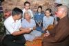 Gia đình Hương Sen tặng quà đến cụ bà Nguyễn Thị Liễu số nhà 110, Trần Huy Liệu - Tp. Huế