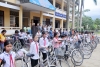 Trao tặng xe đạp cho học sinh nghèo vượt khó tại trường THCS và Tiểu học Hồng Hạ