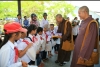 Ban Tổ chức Đại lễ Phật đản PL. 2559 tại huyện A Lưới tặng quà từ thiện
