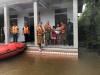 Chúng đệ tử Gia đình Hương Sen ở trong và ngoài nước cứu trợ lũ lụt tại huyện Phong Điền và Phú Vang