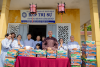 Ban Trị sự Phật giáo huyện A Lưới tặng 40 phần quà đến Đạo hữu Vức Hồng Vân