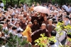 Thiền sư Nhất Hạnh gặp Phật tử ngày giỗ Tổ chùa Từ Hiếu
