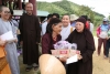 Trao tặng 200 phần quà đến với bà con thôn Pe Ta xã Hồng Trung huyện A Lưới