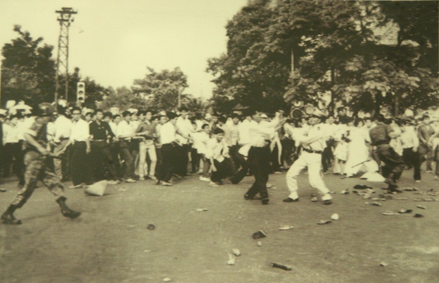 Cảnh sát chính quyền Diệm đàn áp Phật tử và SV,HS biểu tình giai đoạn 1963 tại thành phố Sài Gòn