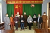 Ban Trị sự Phật giáo huyện A Lưới tặng 25 suất quà Tết đến Hội người mù huyện