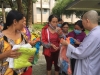 Ban Từ thiện Phật giáo huyện A Lưới phát cháo và quà cho bệnh nhân tại bệnh viện