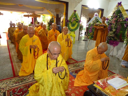 TT. Huế: Ban Trị sự kính viếng lễ tang Cố Trưởng lão Hòa thượng Thích Giác Viên