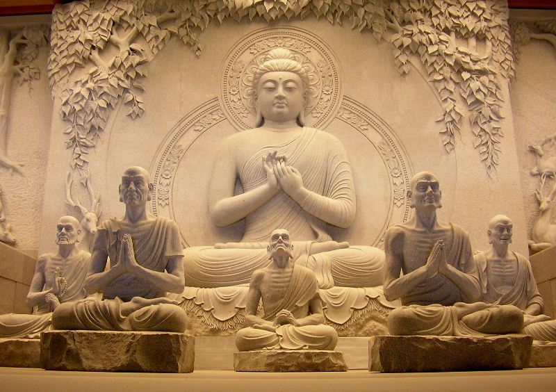 Đức Phật dùng Bát Chánh Đạo để chuyển hóa si mê, tối tăm thành vô lượng từ bi, trí tuệ, và lấy sự nuôi mạng sống chân chính làm nền tảng đạo đức, lấy chánh ngữ, chánh nghiệp, chánh tinh tấn, chánh niệm, chánh định làm nghiệp dụng tương trợ cho nhau để hướ