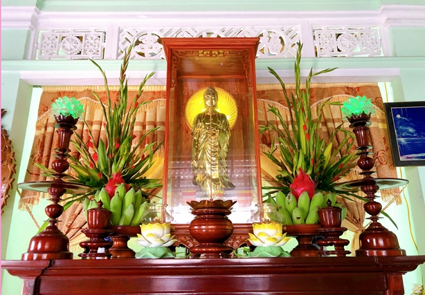 Hình tướng Phật tuy là vật chất có bản thể vô tình nhưng đối với tín tâm người đảnh lễ là tổng trì hết vô lượng vô biên công đức chất giác ngộ, là tổng trì toàn thể chân lý giác ngộ vô cùng vô tận.
