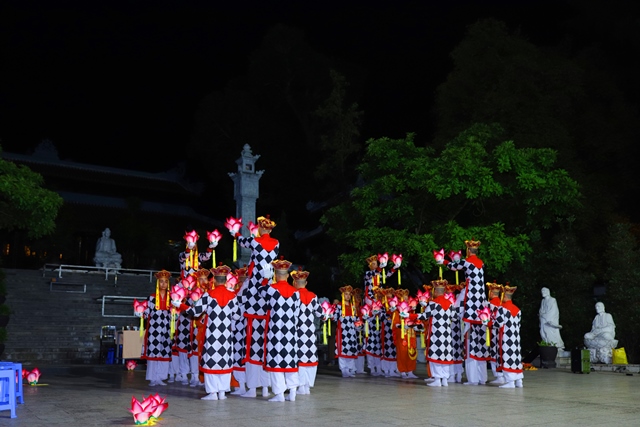 Tổng duyệt "Lục cúng hoa đăng" cúng dường Đại lễ Vesak Liên Hiệp Quốc 2025